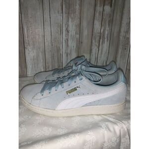 Vintage pastel blue suede Puma sneakers size 6.5